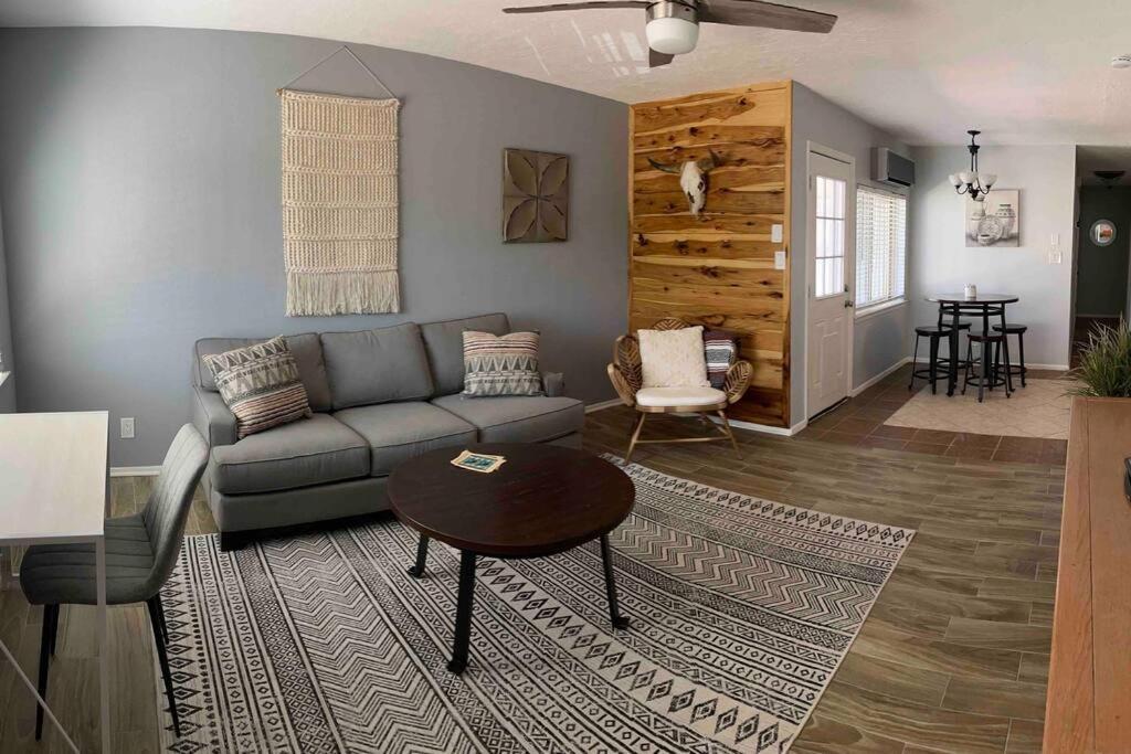Comfy, Contemporary Quiet Retreat Vacation Home With Views アルバカーキ エクステリア 写真
