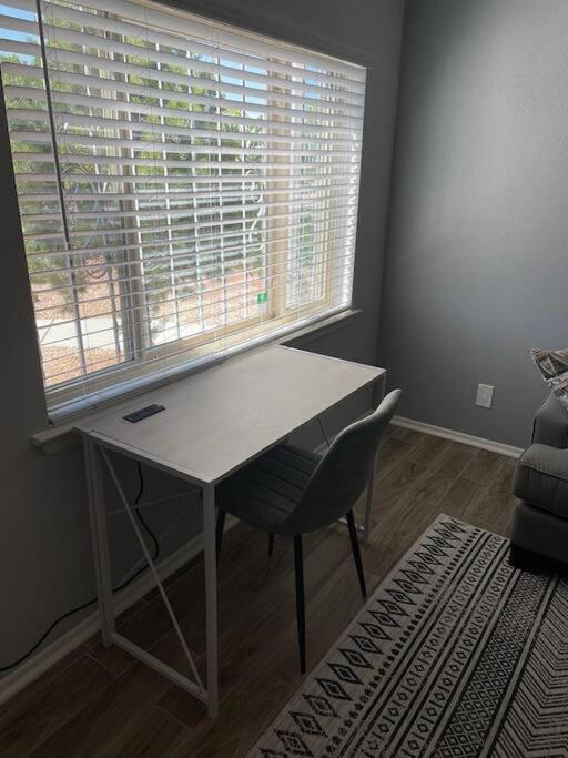 Comfy, Contemporary Quiet Retreat Vacation Home With Views アルバカーキ エクステリア 写真